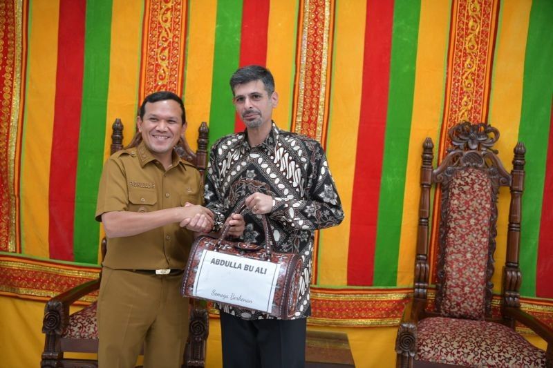 UEA Berkontribusi pada Tradisi Meugang Aceh dengan Sumbangan Sapi