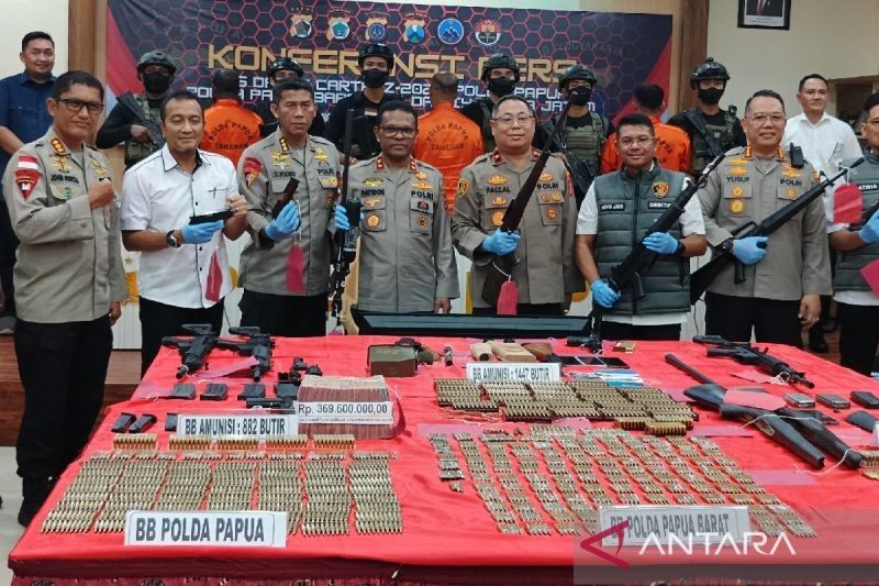 Polisi Ungkap Bunker Senjata Milik Mantan TNI di Manokwari: 1.147 Amunisi Disita!