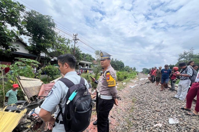 Kecelakaan Maut KA Kertanegara-Truk di Kediri: Satu Penumpang Truk Meninggal