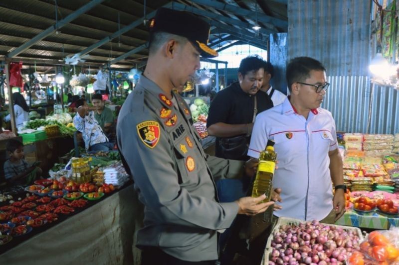 Polres Biak Temukan Minyakita Dijual di Atas HET, Pelaku Terancam Hukum!