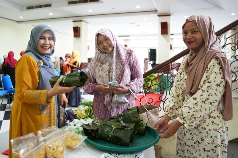 DWP USK Donasikan Hasil Penjualan Bazar Ramadhan untuk Petugas Kebersihan