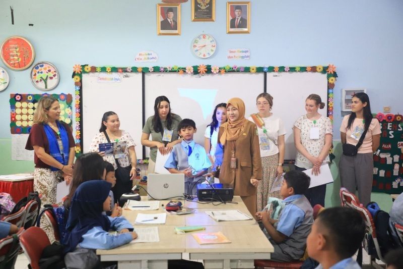 Mahasiswa Amerika Kagum Sistem Pendidikan SDN Sukasari 4 Tangerang