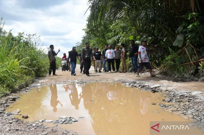 Pemkab Kubu Raya Percepat Perbaikan Jalan Poros Kuala Dua-Sungai Asam Jelang Lebaran