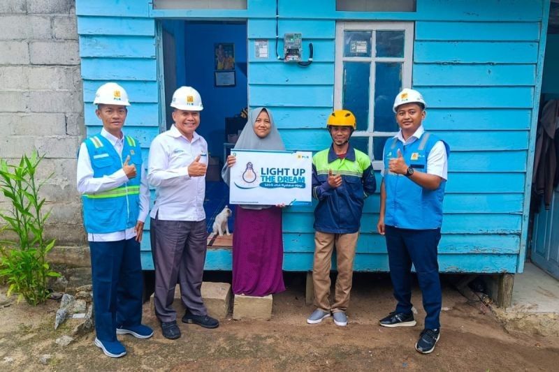 PLN Natuna Beri Bantuan Meteran Listrik Gratis untuk Keluarga Kurang Mampu