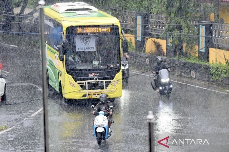 Waspada! Cuaca Ekstrem dan Gelombang Tinggi Ancam Kalsel hingga 18 Maret