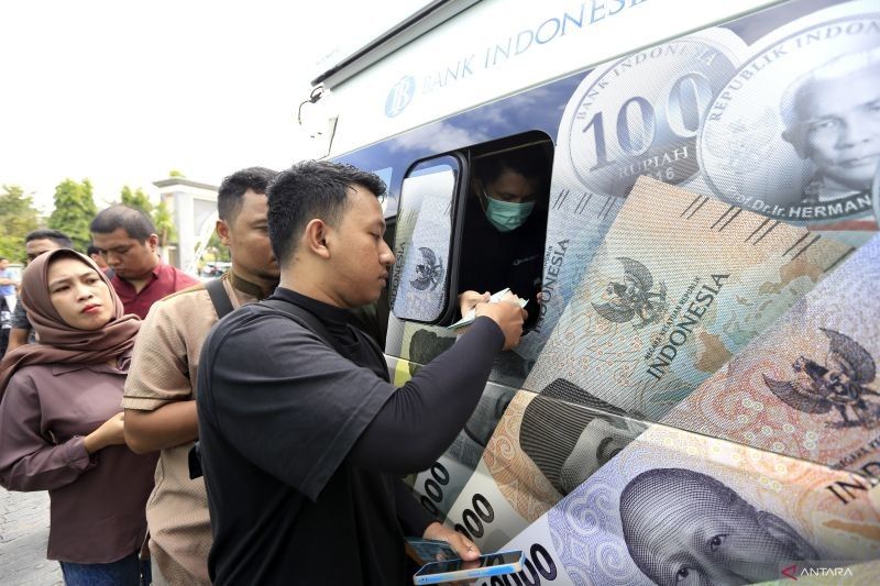 Antusiasme Warga Gorontalo Tukar Uang di Mobil Kas Keliling BI