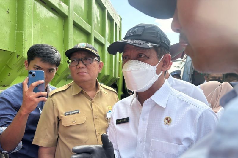 KLH Bergerak Tegas: Kolaborasi Atasi 100 Titik Pembakaran Sampah Terbuka di Jakarta