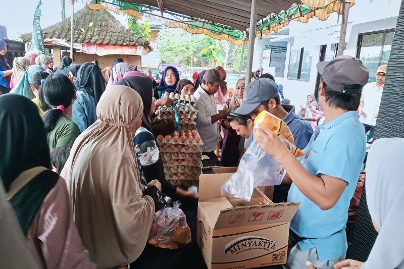 Minyak Goreng Murah dan Sembako Ramah Kantong di Pasar Rakyat Mataram