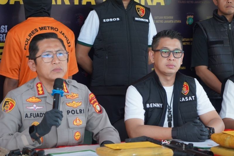 Polisi Gerebek Markas Geng Bonvis Tanjung Priok, Sita Puluhan Senjata Tajam