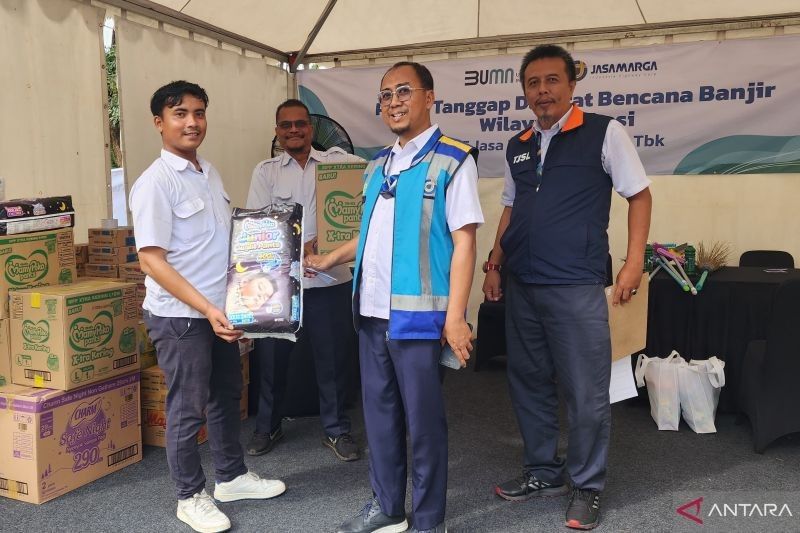 Jasamarga Kunciran Cengkareng Salurkan Bantuan untuk Korban Banjir Bekasi