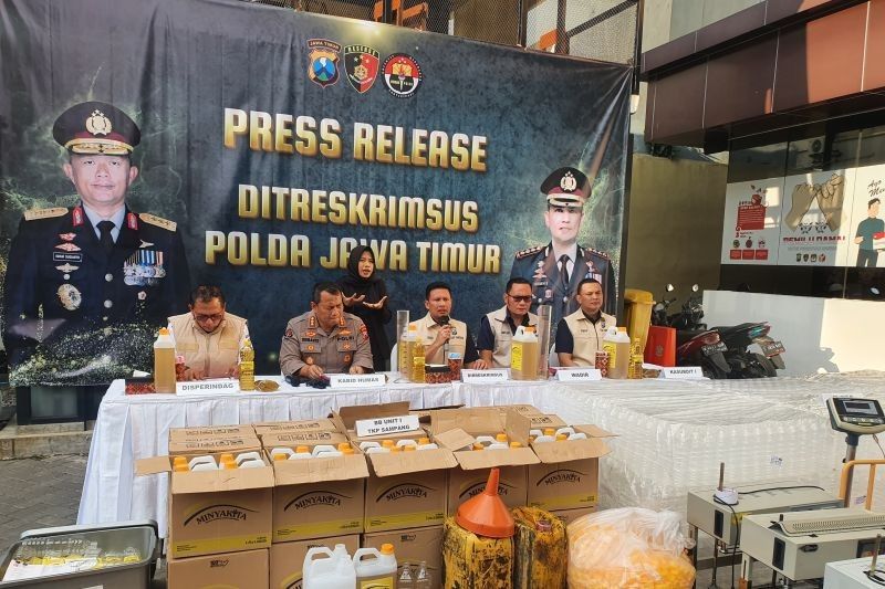 Polda Jatim Ungkap Pemalsuan Minyakita: 14 Ton Minyak Goreng Palsu Disita!