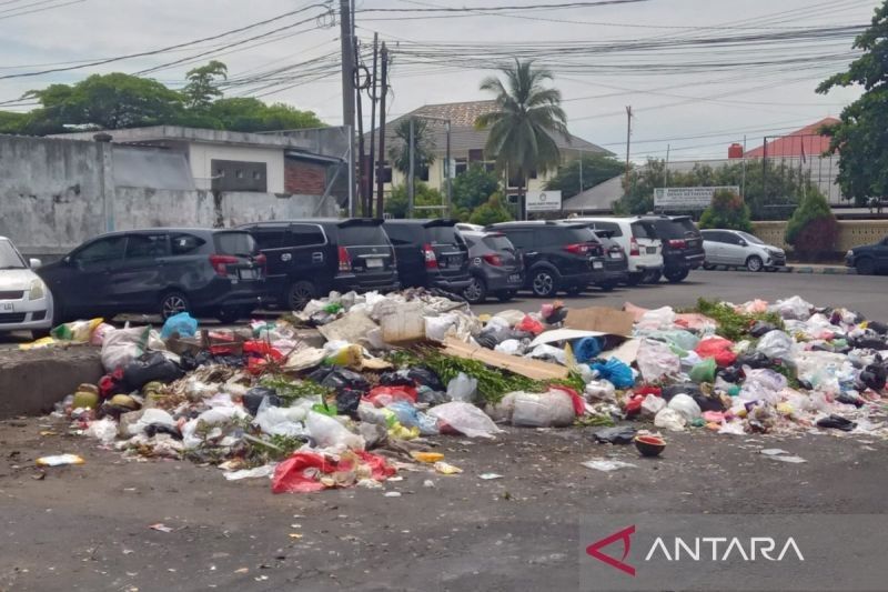 Denda Rp5 Juta Menanti Warga Bengkulu yang Buang Sampah Sembarangan