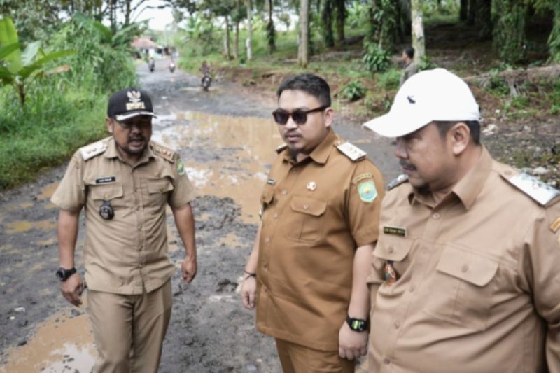 Bupati Subang Prioritaskan Perbaikan Jalan Rusak di Cikumpay, Tambakmekar-Kasomalang Segera Diperbaiki