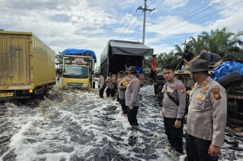 Banjir Pelalawan Sebabkan Sistem Buka Tutup di Jalintim Sumatera