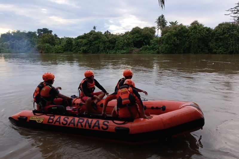 Siswi SD Tenggelam di Sungai Komering, Tim SAR Palembang Lakukan Pencarian