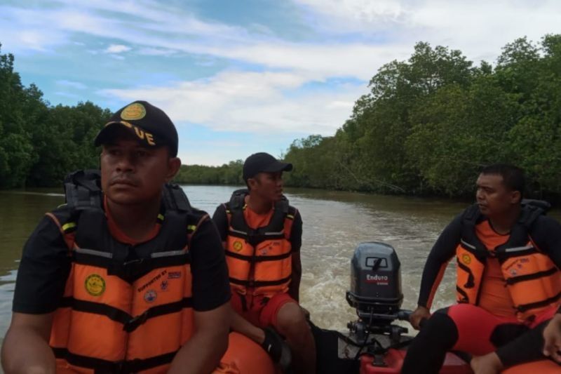 Nelayan 70 Tahun Terseret Arus Sungai di Manggarai Barat, Tim SAR Lakukan Pencarian