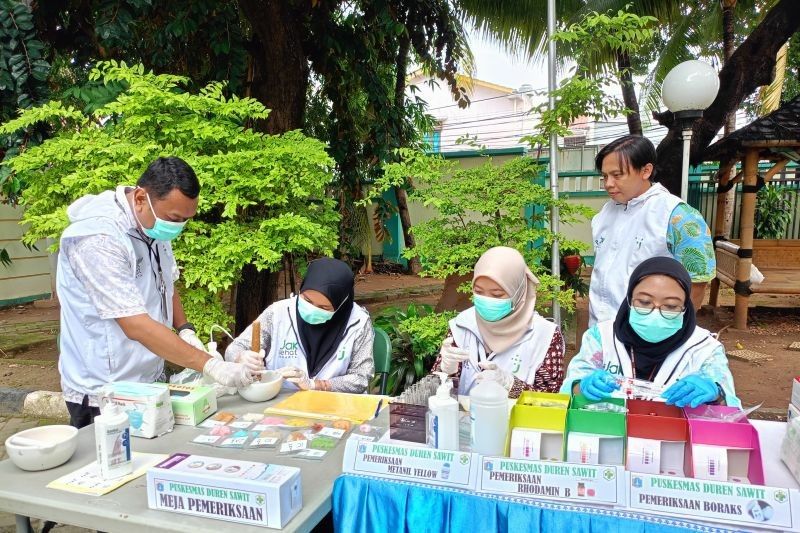 Takjil Pasar Perumnas Klender Aman Dikonsumsi, Pemkot Jaktim Pastikan Lewat Uji Sampel