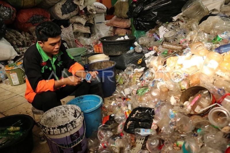 KLH Dorong Peningkatan Partisipasi Masyarakat dalam Bank Sampah Lewat Pendekatan Budaya