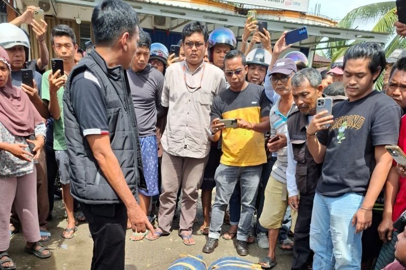 Kurir Ganja 26 Kg Ditangkap di Pasaman Barat, Sempat Tabrak Plang SPBU