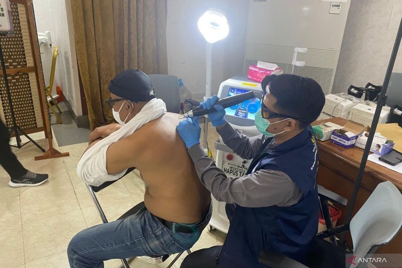 Antusiasme Warga Jaksel Hapus Tato Gratis di Program Baznas-Bazis DKI