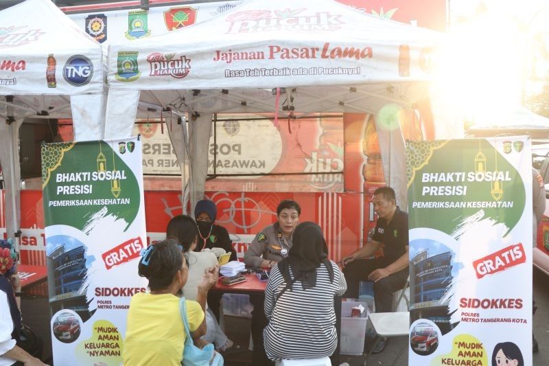 Polres Metro Tangerang Gelar Pemeriksaan Kesehatan Gratis di Pasar Lama, Layani 38 Warga