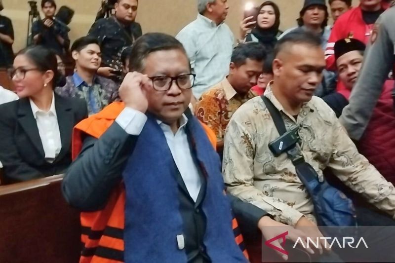 Hasto Kristiyanto: Tahanan Politik atau Terdakwa Korupsi?  Kasus Perintangan Penyidikan Mengguncang