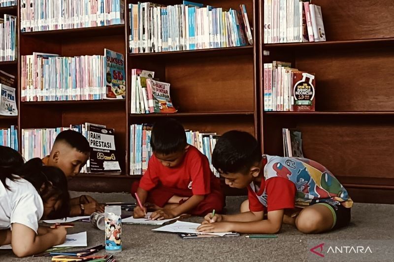 Dinas Perpustakaan Mimika: Strategi Jitu Tingkatkan Minat Baca Siswa dengan Cemilan dan Bus Jemputan