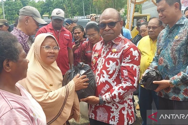 Pemkot Sorong Salurkan 1.500 Paket Sembako Murah Jelang Lebaran