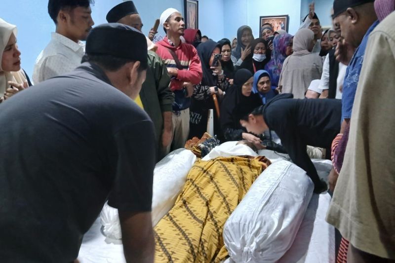 Mantan Gubernur Malut, Abdul Gani Kasuba, Dimakamkan di Halsel Sesuai Wasiat