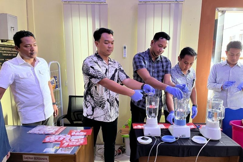 Polres Banjarbaru Musnahkan Ratusan Obat Terlarang dan Sabu