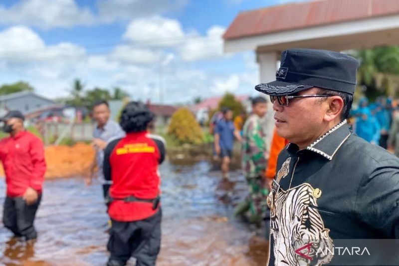 1.500 Paket Sembako Salurkan Pemkab Kubu Raya untuk Korban Banjir Sungai Ambawang