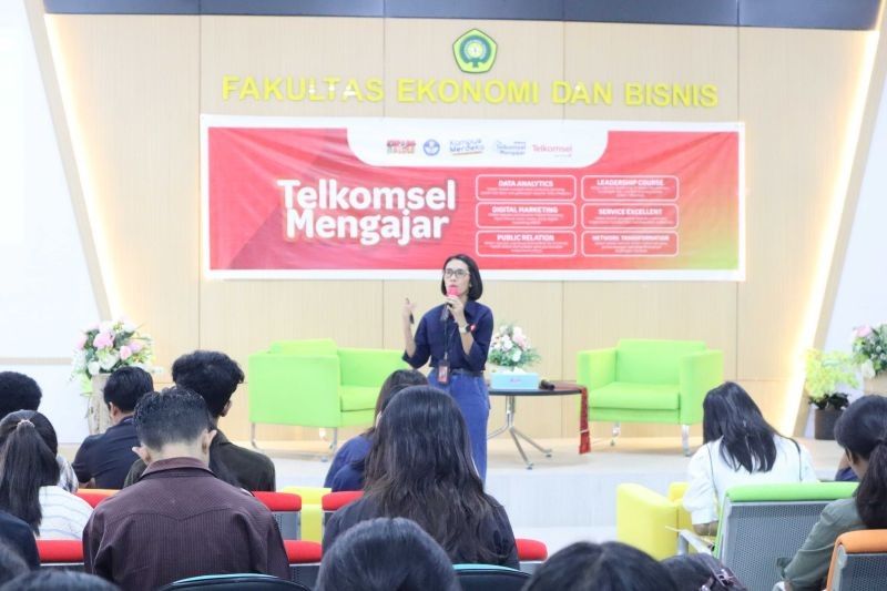 Telkomsel Berdayakan Mahasiswa Undana dengan Edukasi Digital Marketing dan Internet Baik