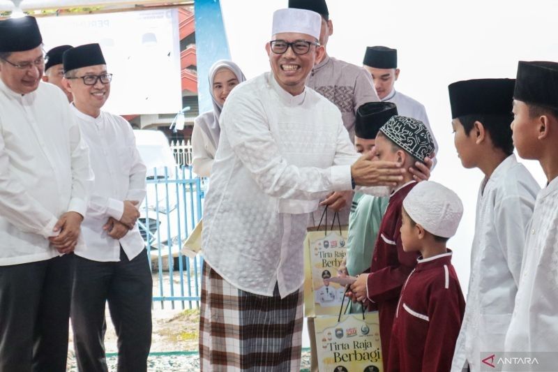 PDAM Tirta Raja OKU Berbagi Kebahagiaan Ramadan: Santunan untuk 100 Anak Yatim dan Air Bersih Gratis