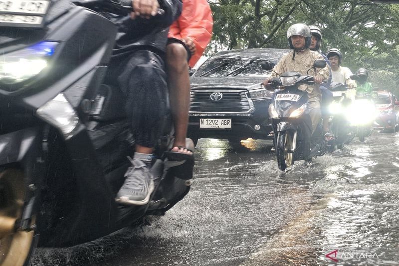 Hujan Deras Sebabkan Banjir di Tiga Lokasi Kota Malang