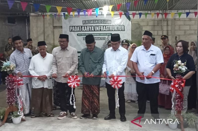 Bupati Bantul Resmikan Padat Karya Infrastruktur APBD 2025: Serap Ribuan Tenaga Kerja!