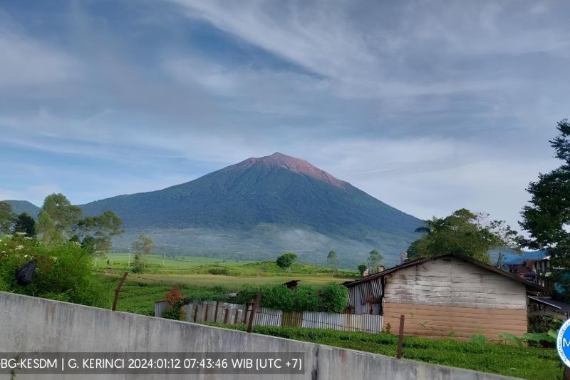 Badan Geologi Larang Pendakian Gunung Kerinci Akibat Peningkatan Aktivitas Kegempaan