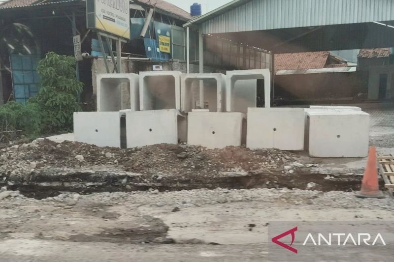 Pemkab Karawang Perbaiki Drainase Akses Tol Karawang Timur: Cegah Kerusakan Jalan