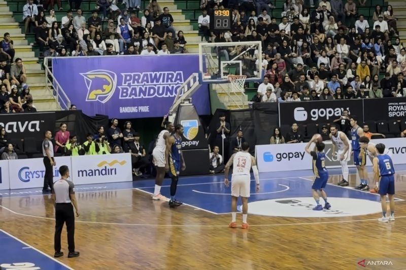 Pelita Jaya Tekuk Prawira Bandung dengan Skor Telak 83-66