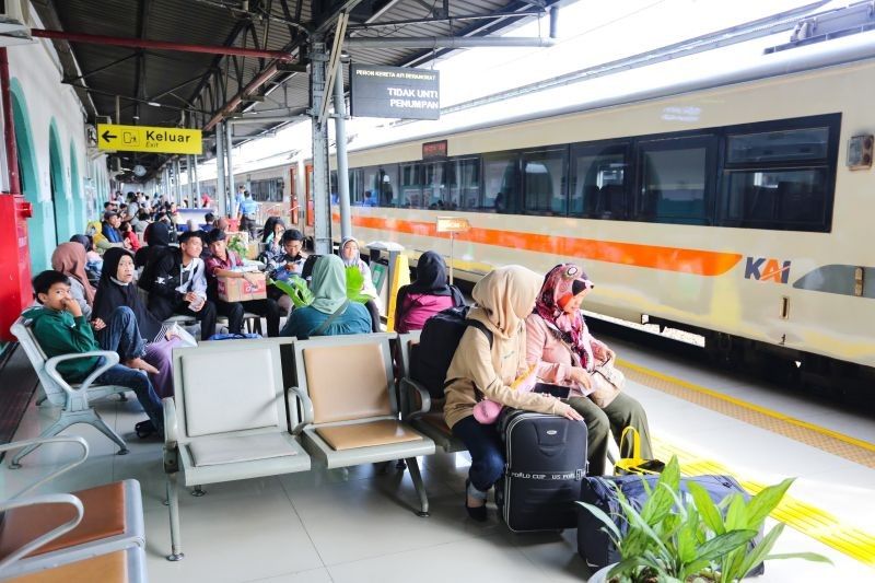 Lonjakan Penumpang di Stasiun Pasar Senen Diprediksi Mulai 22 Maret