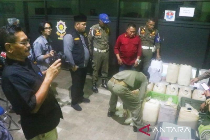 DPRD Banjarbaru dan Satpol PP Sita Miras dan Awasi Aktivitas Remaja saat Operasi Ramadhan