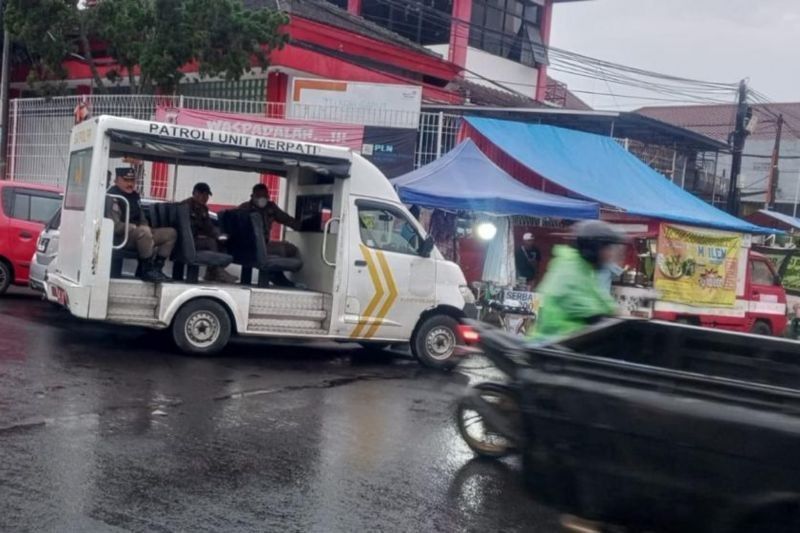 Satpol PP Garut Jaga Wisata Kuliner Ceplak, Wujudkan Kenyamanan Pengunjung