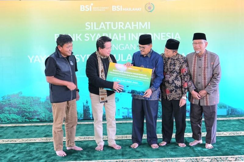 BSI Salurkan Bantuan Rp600 Juta untuk Pesantren dan Yatim di Sumatra Barat