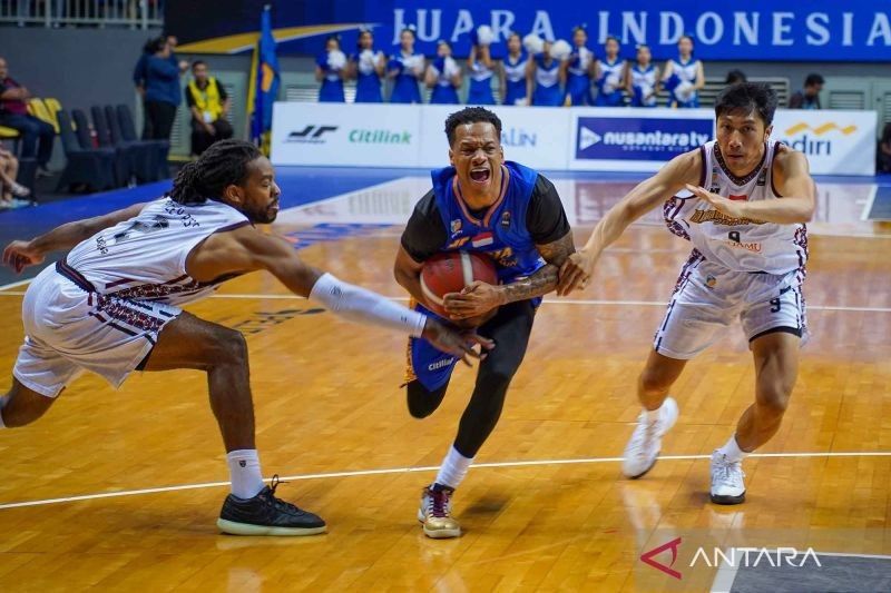 Satria Muda Rebut Puncak Klasemen Sementara IBL 2025