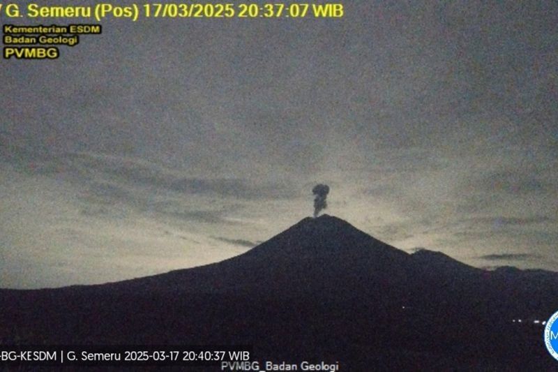 Semeru Erupsi! Letusan Capai 1000 Meter, PVMBG Keluarkan Rekomendasi