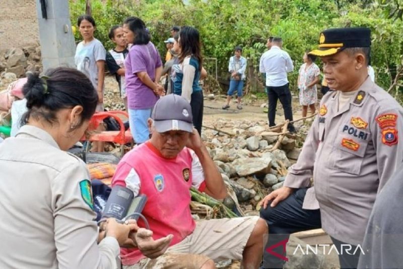 Polres Simalungun Berikan Layanan Kesehatan untuk Korban Banjir Bandang Parapat