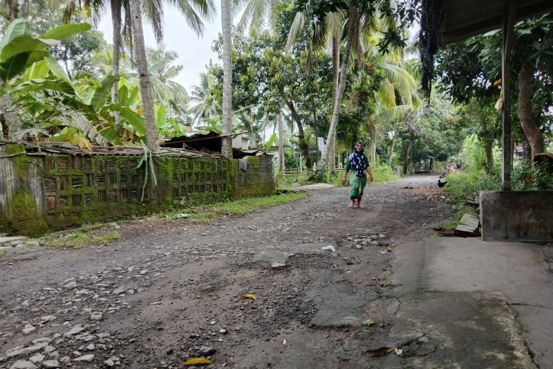 Jalan Rusak di Praya Timur, Lombok Tengah, Membutuhkan Perbaikan Segera