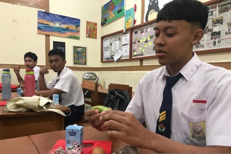 2.216 Siswa Denpasar Terima Menu Ramadhan Program MBG