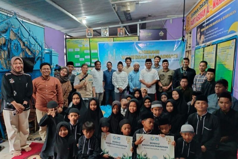 PLN UIP Sulawesi Bagikan 500 Paket Sembako untuk Masyarakat Kurang Mampu di Ramadhan