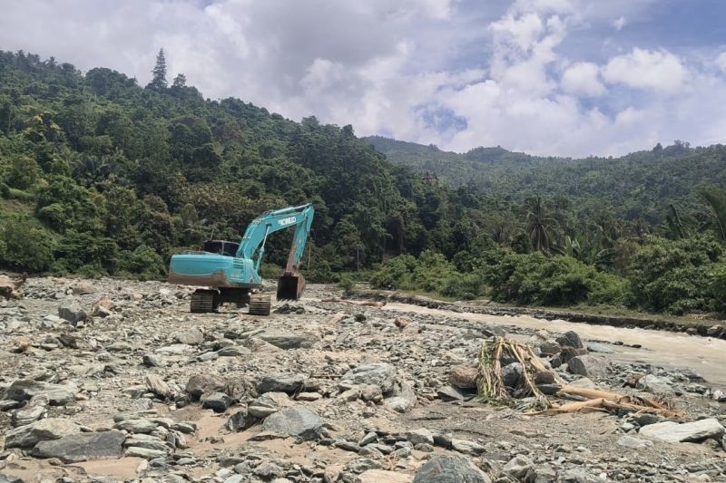 Pemkab Parimo Normalisasi Sungai Pasca Banjir Bandang Palasa dan Tomini