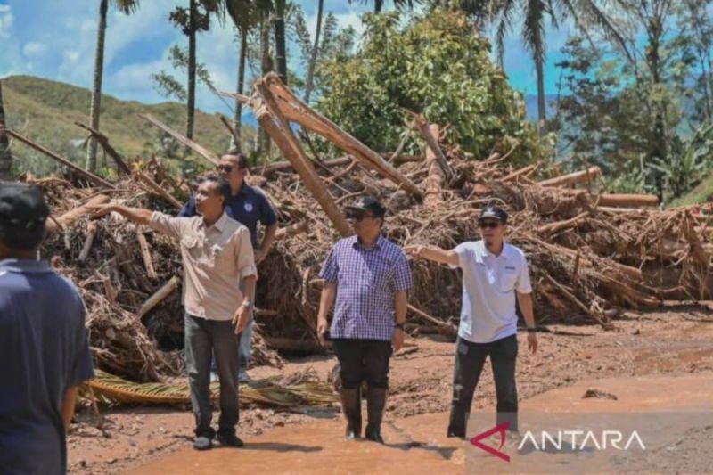 Pemkot Padangsidimpuan Percepat Pembersihan Saluran Irigasi Pascabanjir